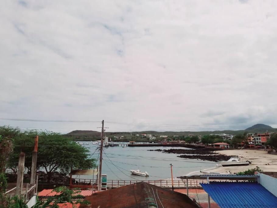 Casa Playa Los Marinos Puerto Baquerizo Moreno Bagian luar foto