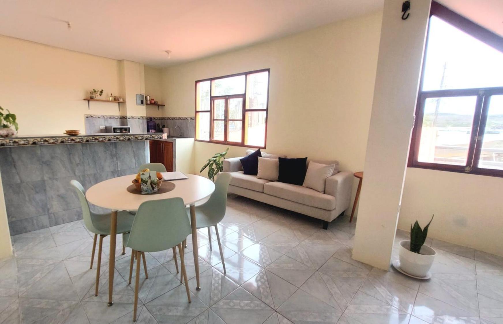 Casa Playa Los Marinos Puerto Baquerizo Moreno Bagian luar foto